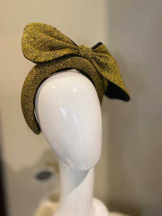 Bow in black and yellow
