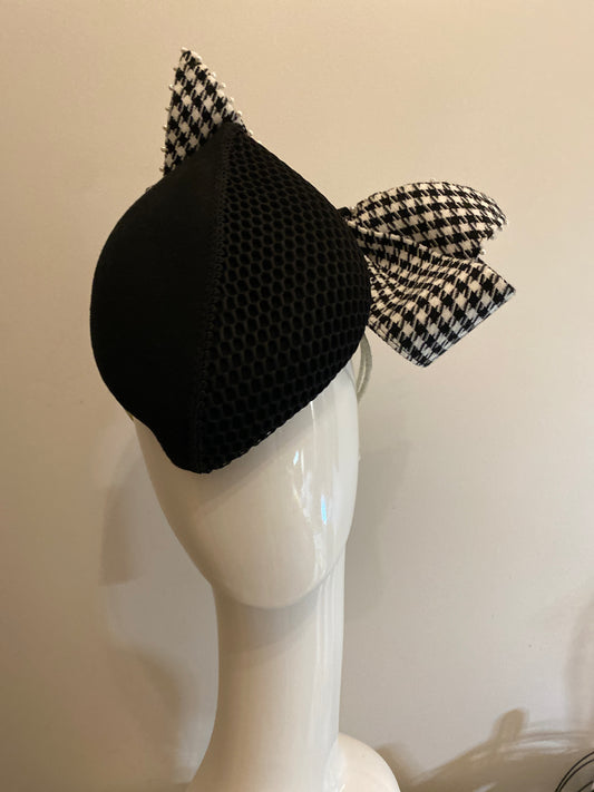 Black felt percher with houndstooth bow
