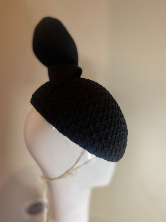 Black felt beret style with bow